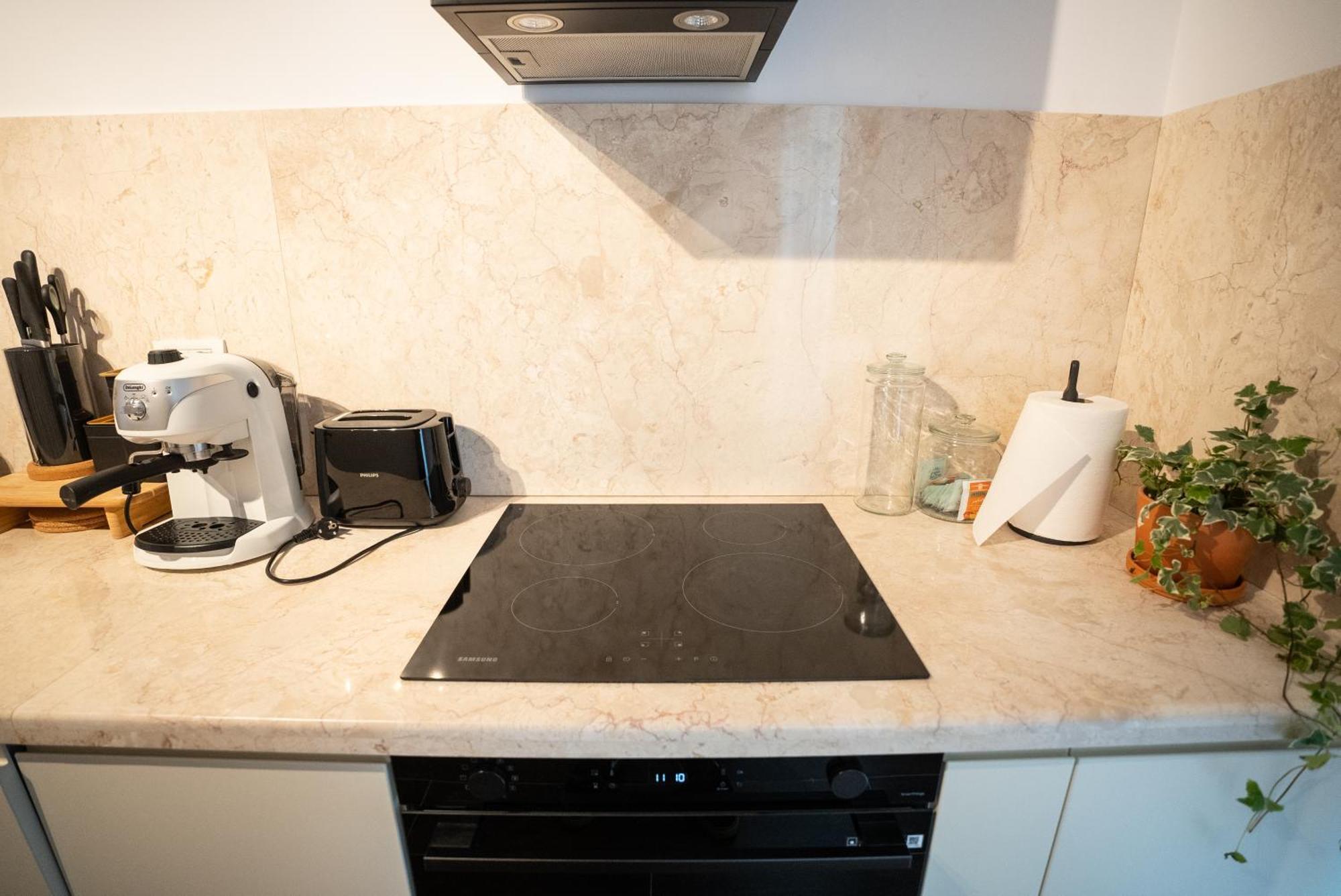 The Level Sanctuary: Free Parking & Netflix דירה