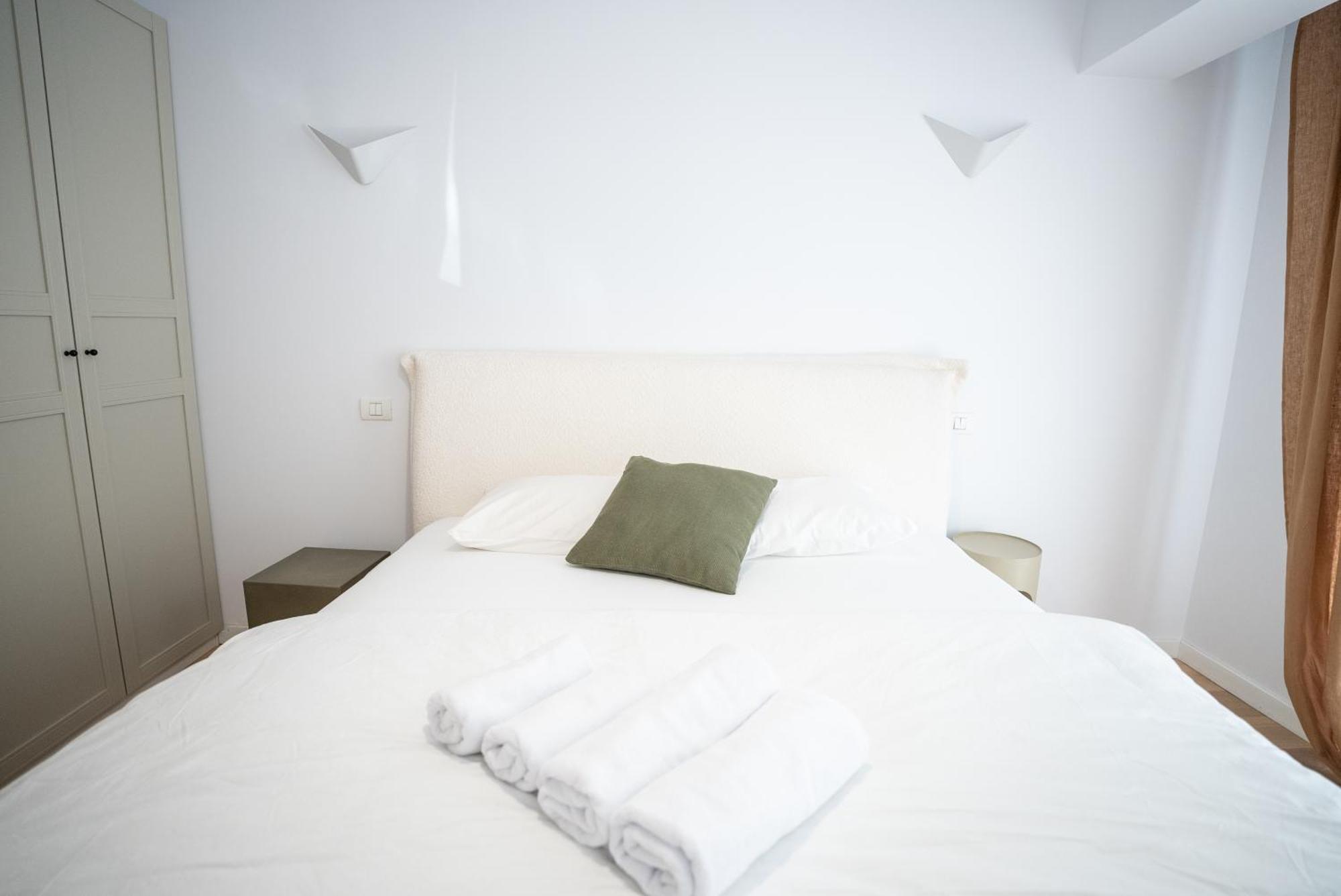 The Level Sanctuary: Free Parking & Netflix Appartamento Bucarest